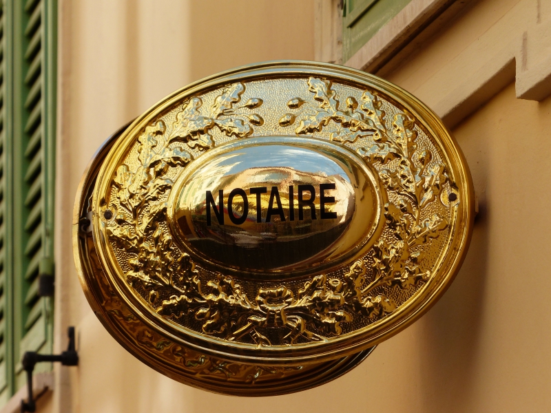 notaire-CORRENS-min_advertising-golden-metal-money-lighting-brass-1013060-pxhere.com